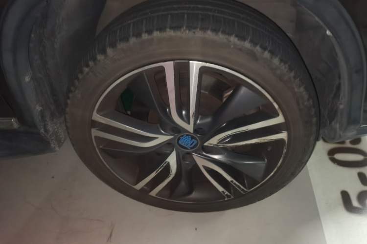 Used BYD Tang New Energy 2017 2.0T All-Wheel Drive Hyatt Model Right Front Wheel Hub