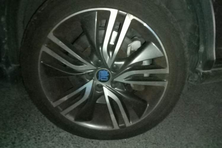 Used BYD Tang New Energy 2017 2.0T Tang 100 Right Front Wheel Hub