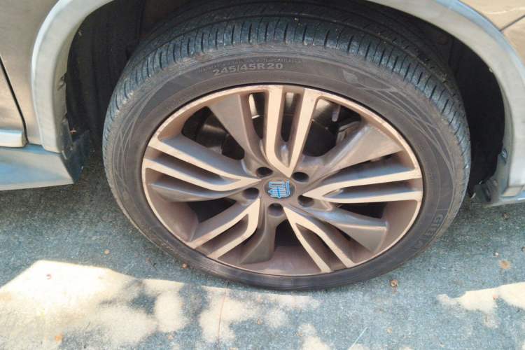 Used BYD Tang New Energy 2017 2.0T All-Wheel Drive Hyatt Model Right Front Wheel Hub