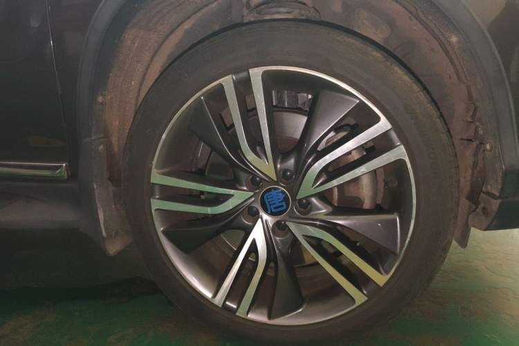 Used BYD Tang New Energy 2017 2.0T Tang 100 Right Front Wheel Hub