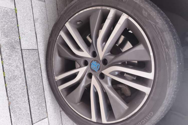 Used BYD Tang New Energy 2017 2.0T All-Wheel Drive Hyatt Model Right Front Wheel Hub
