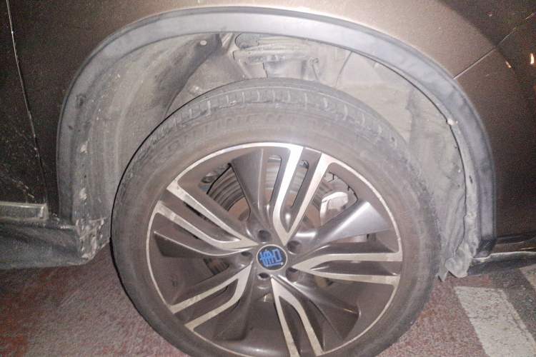 Used BYD Tang New Energy 2017 2.0T All-Wheel Drive Hyatt Model Right Front Wheel Hub