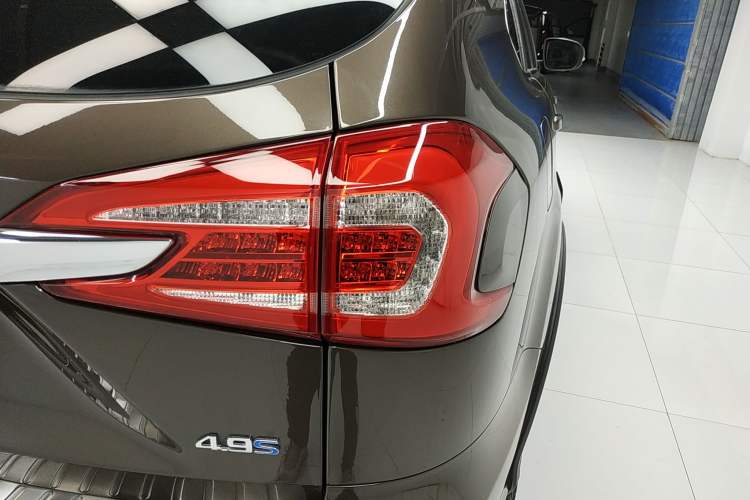 Used BYD Tang New Energy 2017 2.0T Tang 100 Right Rear Taillight