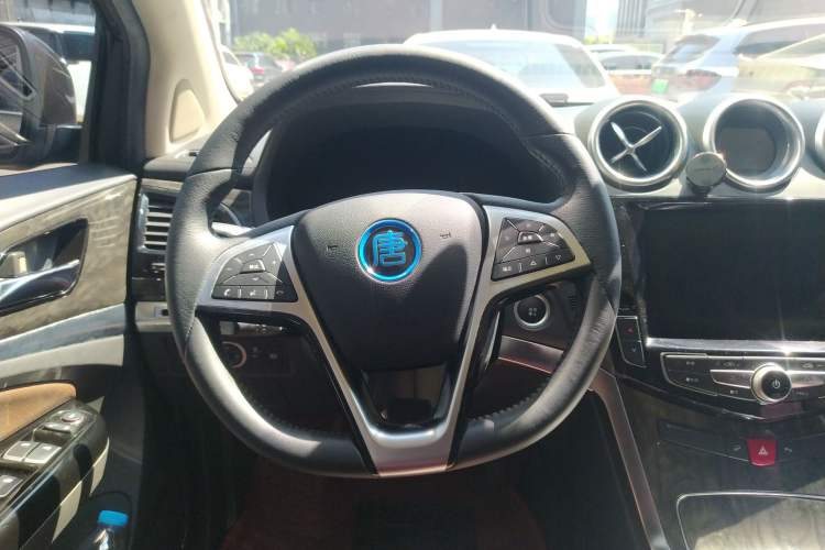 Used BYD Tang New Energy 2017 2.0T All-Wheel Drive Hyatt Model Steering Wheel