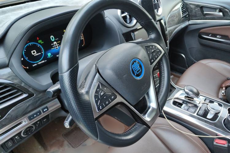 Used BYD Tang New Energy 2017 2.0T All-Wheel Drive Hyatt Model Steering Wheel
