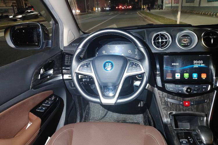 Used BYD Tang New Energy 2017 2.0T All-Wheel Drive Haoya Model 7 Seats Steering Wheel