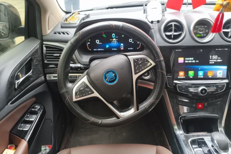 Used BYD Tang New Energy 2017 2.0T All-Wheel Drive Hyatt Model Steering Wheel