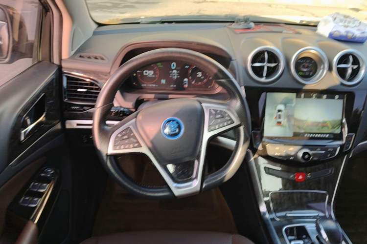 Used BYD Tang New Energy 2017 2.0T All-Wheel Drive Hyatt Model Steering Wheel