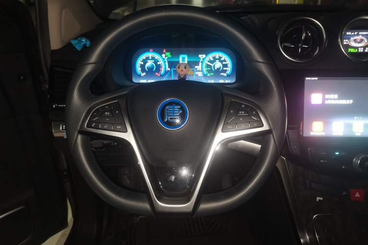 Used BYD Tang New Energy 2017 2.0T All-Wheel Drive Hyatt Model Steering Wheel