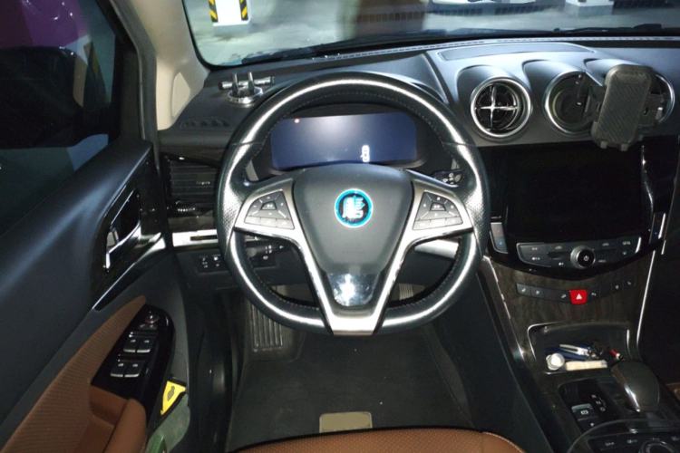 Used BYD Tang New Energy 2017 2.0T All-Wheel Drive Haoya Model 7 Seats Steering Wheel