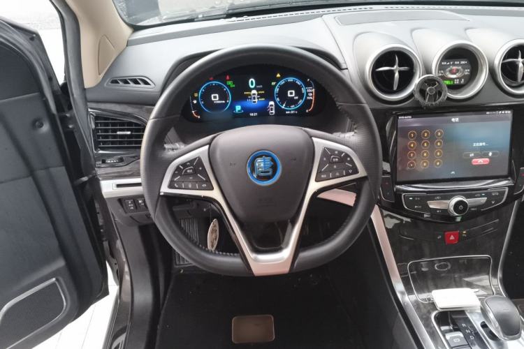 Used BYD Tang New Energy 2017 2.0T All-Wheel Drive Hyatt Model Steering Wheel