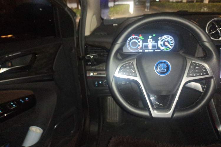 Used BYD Tang New Energy 2017 2.0T All-Wheel Drive Hyatt Model Steering Wheel