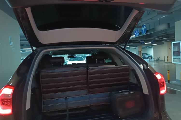 Used BYD Tang New Energy 2017 2.0T All-Wheel Drive Haoya Model 7 Seats Trunk