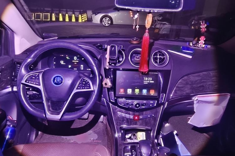 Used BYD Tang New Energy 2017 2.0T Tang 100 Center Console