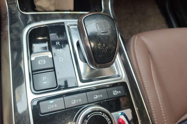 Used BYD Tang New Energy 2017 2.0T All-Wheel Drive Luxury Model Gear Lever