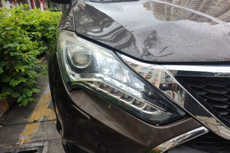 Used BYD Tang New Energy 2017 2.0T All-Wheel Drive Luxury Model Right Front Headlight