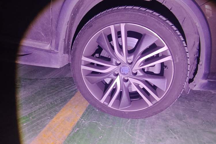 Used BYD Tang New Energy 2017 2.0T Tang 100 Right Front Wheel Hub