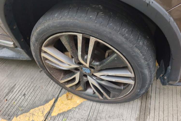 Used BYD Tang New Energy 2017 2.0T All-Wheel Drive Luxury Model Right Front Wheel Hub
