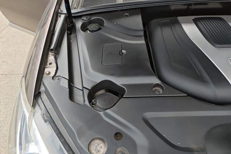 Used BYD Tang New Energy 2017 2.0T Tang 100 Engine Bay Right