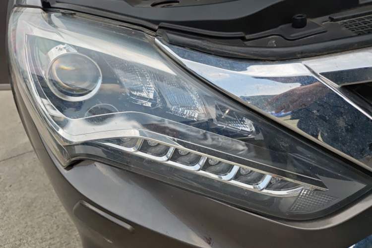 Used BYD Tang New Energy 2017 2.0T Tang 100 Right Front Headlight