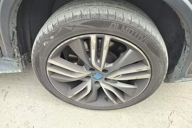 Used BYD Tang New Energy 2017 2.0T All-Wheel Drive Hyatt Model Right Front Wheel Hub