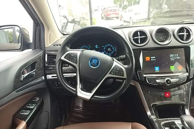 Used BYD Tang New Energy 2017 2.0T All-Wheel Drive Hyatt Model Steering Wheel
