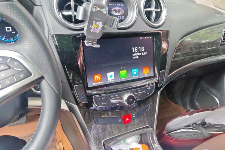 Used BYD Tang New Energy 2017 2.0T All-Wheel Drive Luxury Model Audio And AC Panel