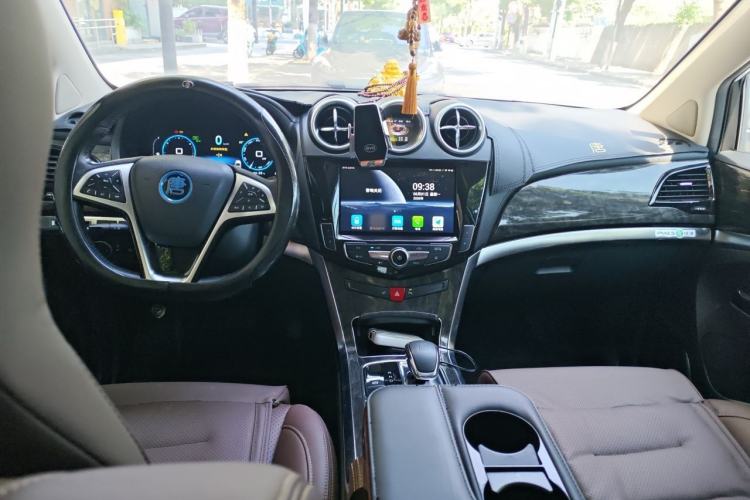 Used BYD Tang New Energy 2017 2.0T All-Wheel Drive Haoya Model 7 Seats Center Console