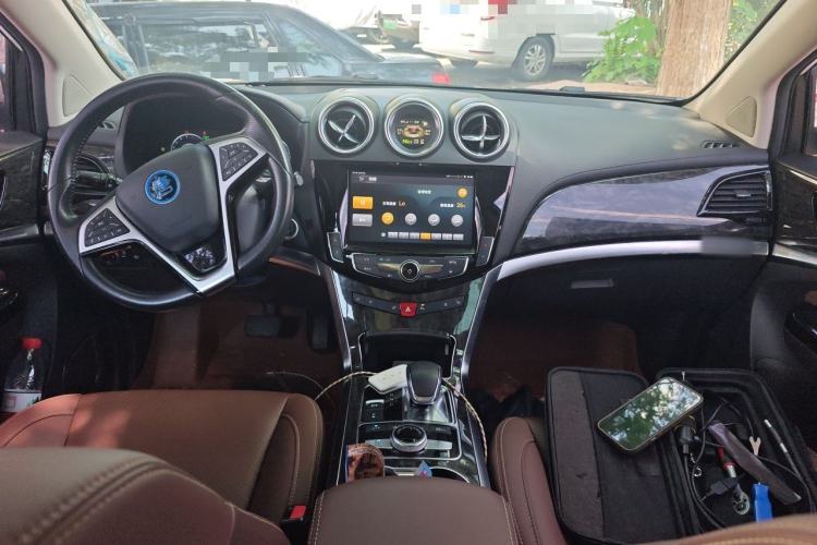 Used BYD Tang New Energy 2017 2.0T Tang 100 Center Console