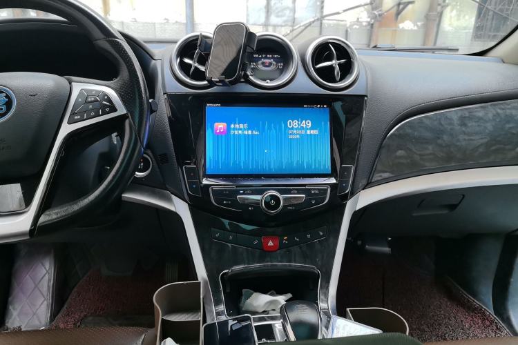 Used BYD Tang New Energy 2017 2.0T Tang 100 Center Console