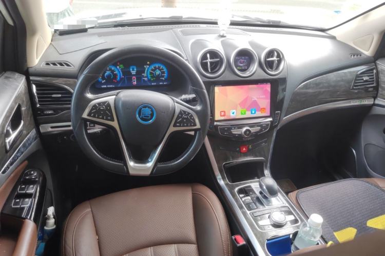 Used BYD Tang New Energy 2017 2.0T All-Wheel Drive Hyatt Model Center Console