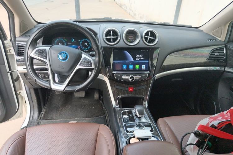 Used BYD Tang New Energy 2017 2.0T Tang 100 Center Console