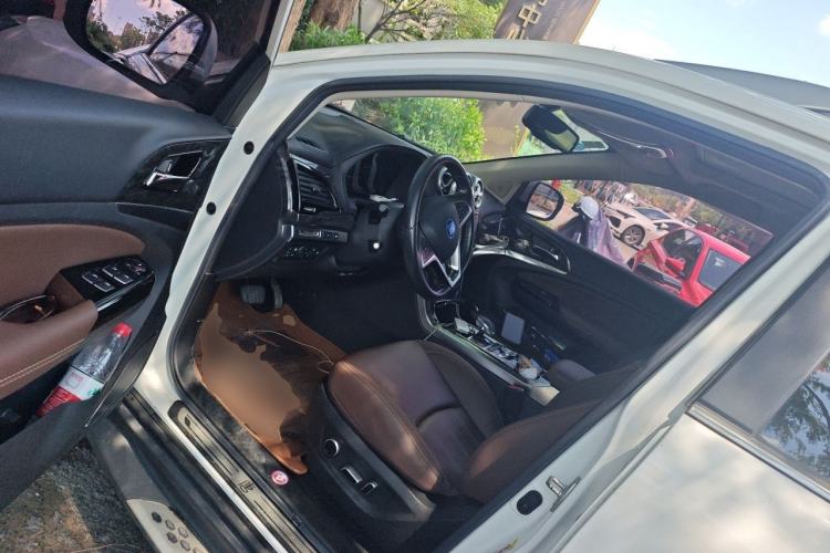 Used BYD Tang New Energy 2017 2.0T Tang 100 Driver Seat