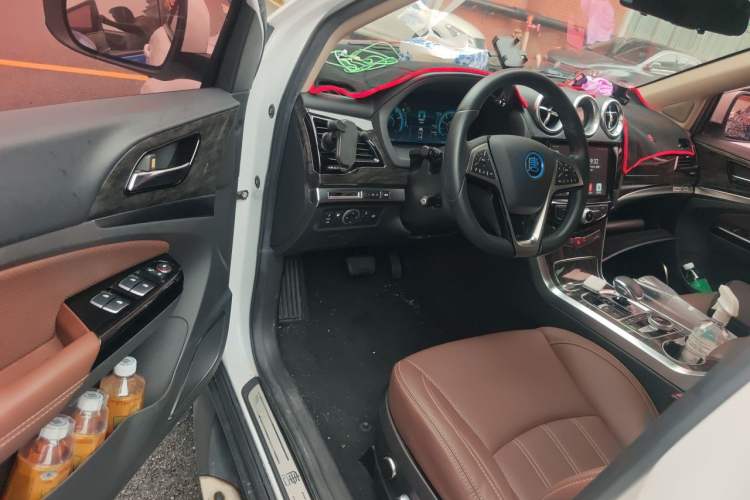 Used BYD Tang New Energy 2017 2.0T All-Wheel Drive Haoya Model 7 Seats Driver Seat