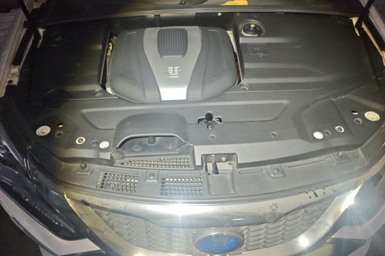 Used BYD Tang New Energy 2017 2.0T All-Wheel Drive Hyatt Model Engine Bay