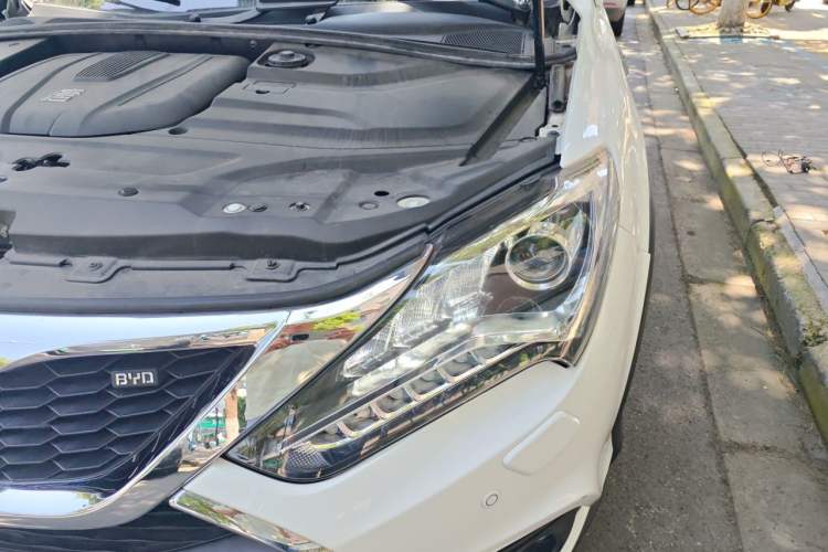 Used BYD Tang New Energy 2017 2.0T All-Wheel Drive Haoya Model 7 Seats Engine Bay Left