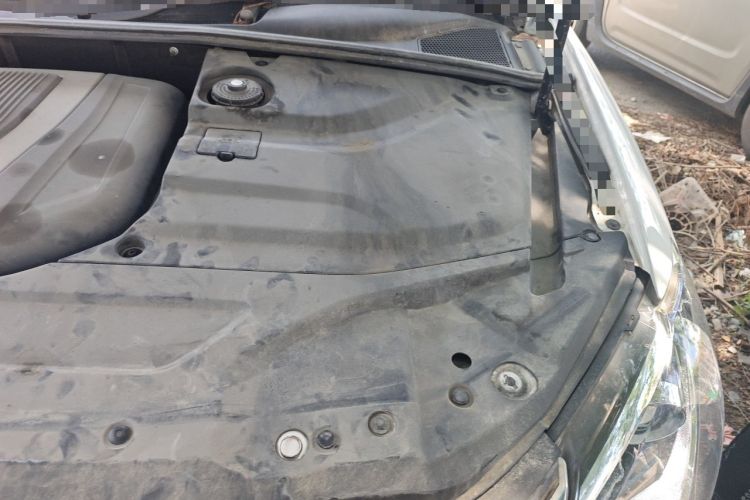 Used BYD Tang New Energy 2017 2.0T Tang 100 Engine Bay Left