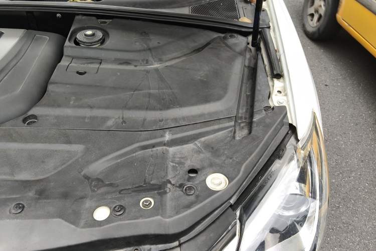 Used BYD Tang New Energy 2017 2.0T All-Wheel Drive Hyatt Model Engine Bay Left