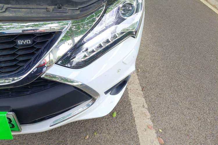 Used BYD Tang New Energy 2017 2.0T All-Wheel Drive Hyatt Model Engine Bay Left