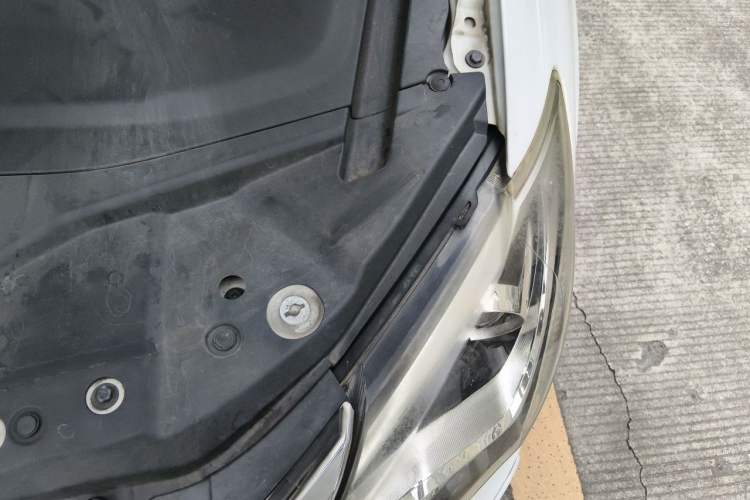 Used BYD Tang New Energy 2017 2.0T All-Wheel Drive Hyatt Model Engine Bay Left