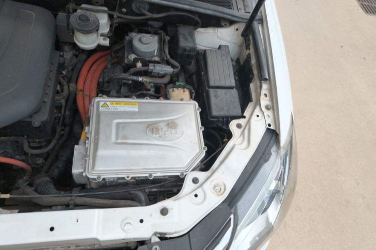 Used BYD Tang New Energy 2017 2.0T Tang 100 Engine Bay Left