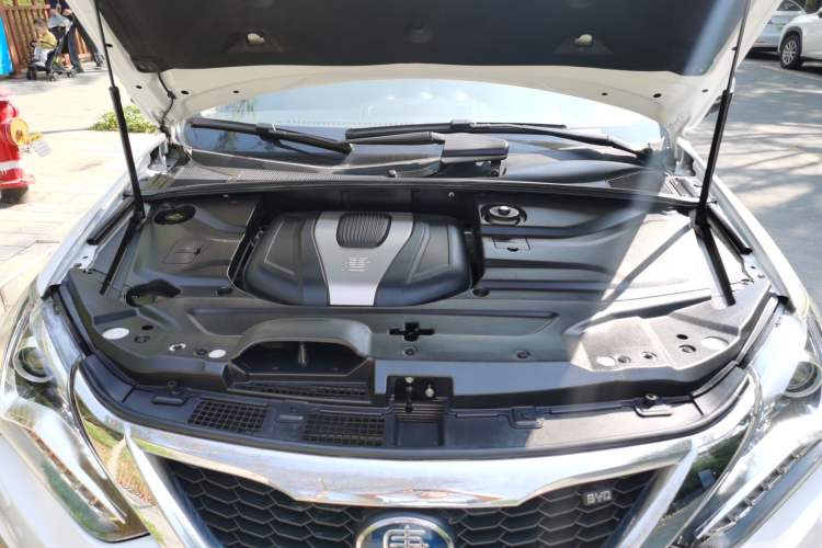 Used BYD Tang New Energy 2017 2.0T All-Wheel Drive Hyatt Model Engine Bay