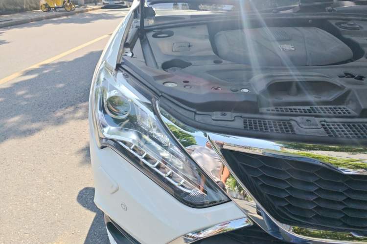 Used BYD Tang New Energy 2017 2.0T All-Wheel Drive Haoya Model 7 Seats Engine Bay Right
