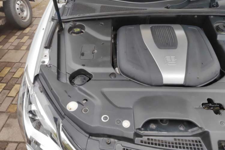Used BYD Tang New Energy 2017 2.0T All-Wheel Drive Hyatt Model Engine Bay Right