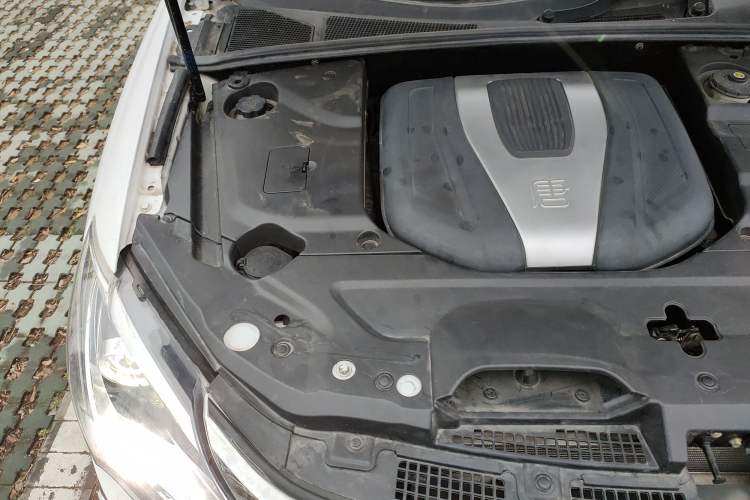 Used BYD Tang New Energy 2017 2.0T Tang 100 Engine Bay Right