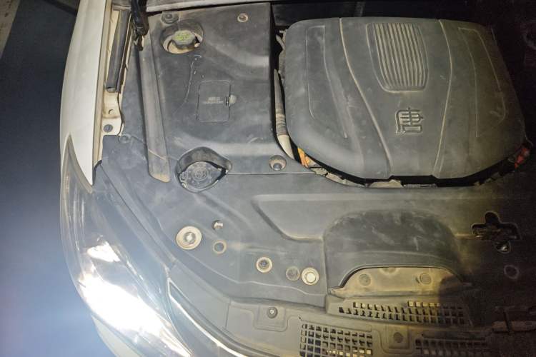 Used BYD Tang New Energy 2017 2.0T All-Wheel Drive Hyatt Model Engine Bay Right