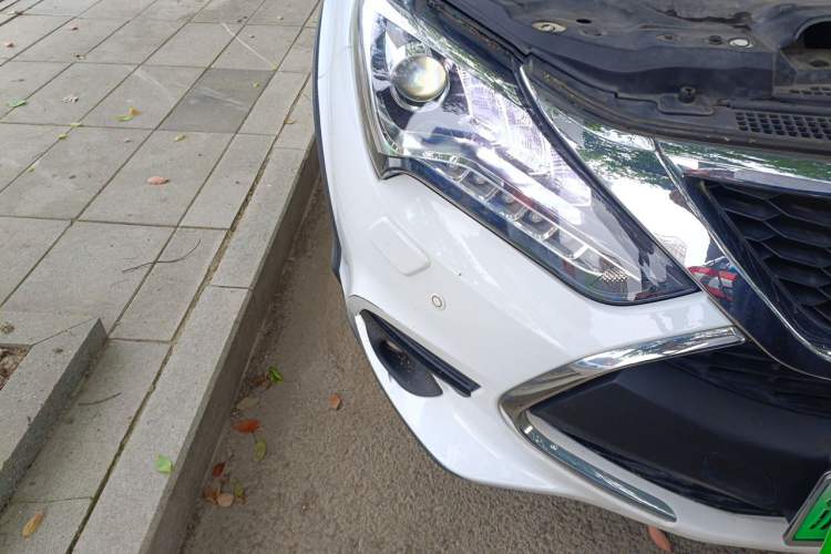 Used BYD Tang New Energy 2017 2.0T All-Wheel Drive Hyatt Model Engine Bay Right