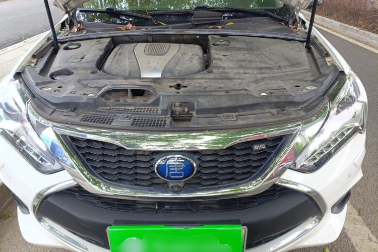 Used BYD Tang New Energy 2017 2.0T All-Wheel Drive Hyatt Model Engine Bay
