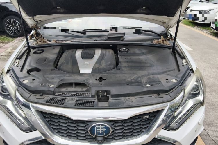Used BYD Tang New Energy 2017 2.0T All-Wheel Drive Hyatt Model Engine Bay