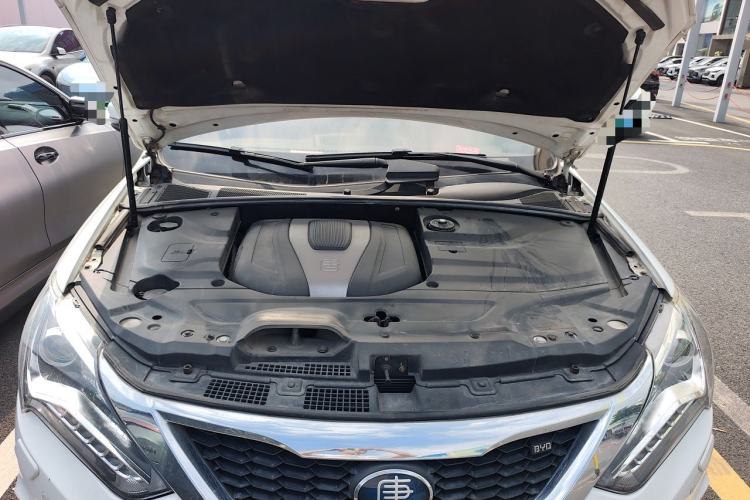 Used BYD Tang New Energy 2017 2.0T All-Wheel Drive Hyatt Model Engine Bay